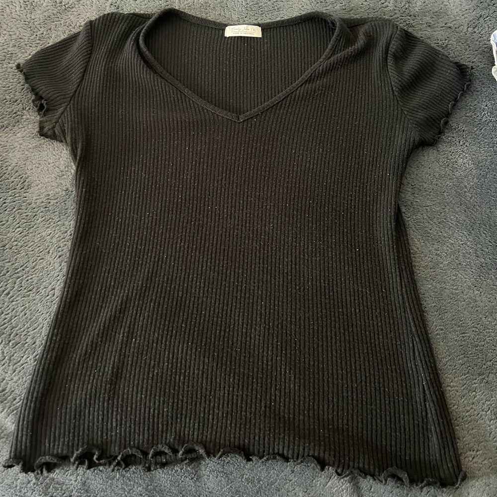 Black shirt to go out it’s an XL but can fit a L